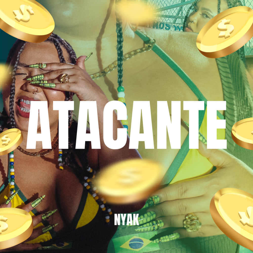 Arte de divulgação com duas imagens de Nyak, artista de tranças, unhas decoradas e roupa em tons escuros e amarelos. Ao centro, em letras grandes, está escrito “ATACANTE”. Ao redor, moedas douradas flutuam sobre a composição.